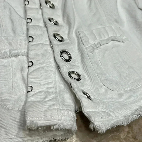 White jean jacket, PTP 19”Silver grommets,fray,crop,
Hook& clasp,boho,festival - Picture 6 of 17